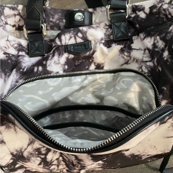 Aimee Kestenberg Lighten Up Vanilla Black/White Tie Dye Nylon Tote purse - Picture 7 of 9